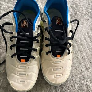 Nike Air max Vm Kids size 6.5 Cream Sneakers